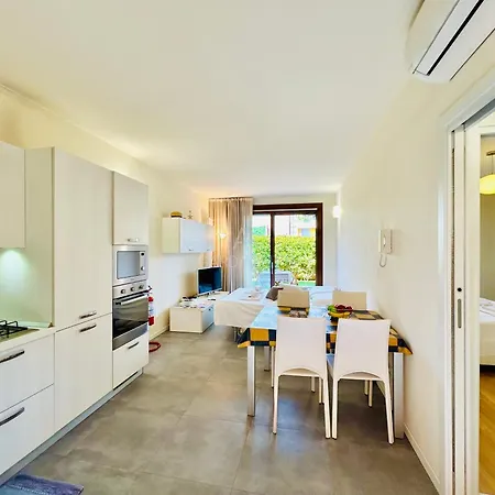 Acquamarina Ch Apartment *